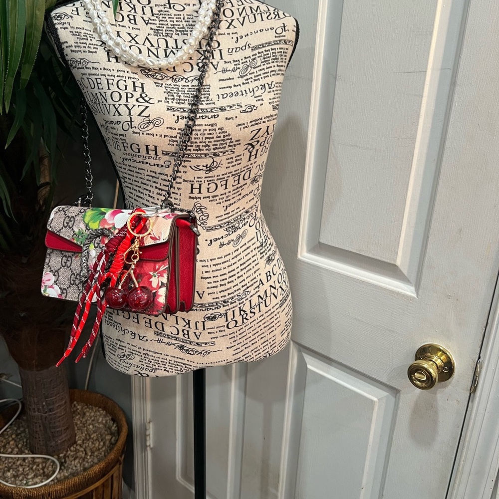 Chic Floral Crossbody Bag in‎ Red and White